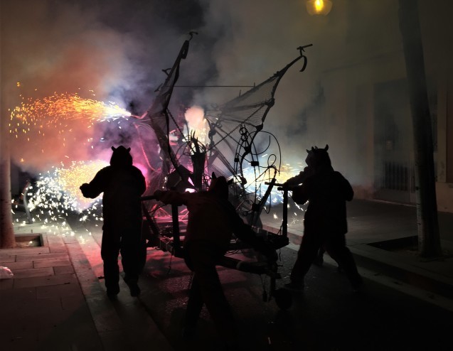 Las Corts地区の火祭り correfoc_b0064411_08003570.jpg