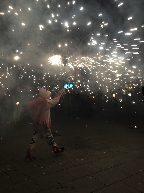Las Corts地区の火祭り correfoc_b0064411_08092588.jpg