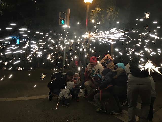 Las Corts地区の火祭り correfoc_b0064411_08092604.jpg