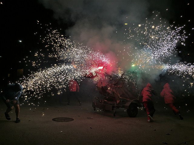 Las Corts地区の火祭り correfoc_b0064411_08092643.jpg