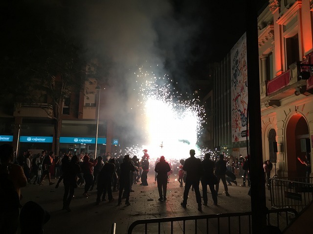 Las Corts地区の火祭り correfoc_b0064411_08092645.jpg
