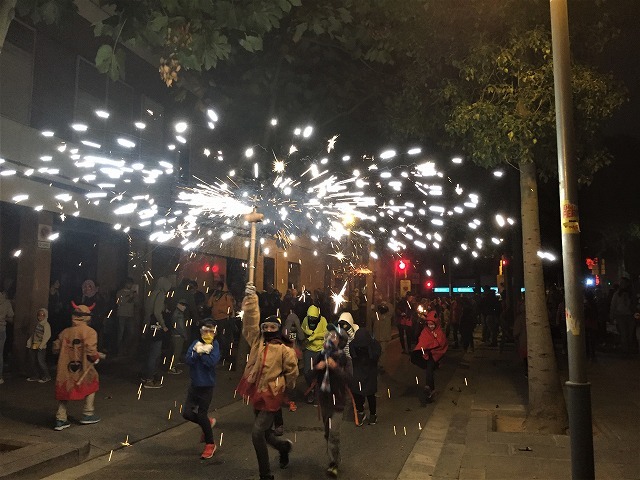 Las Corts地区の火祭り correfoc_b0064411_08154332.jpg