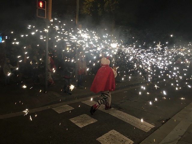 Las Corts地区の火祭り correfoc_b0064411_08154365.jpg