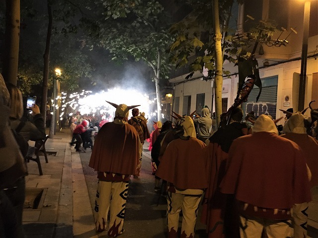 Las Corts地区の火祭り correfoc_b0064411_08154371.jpg