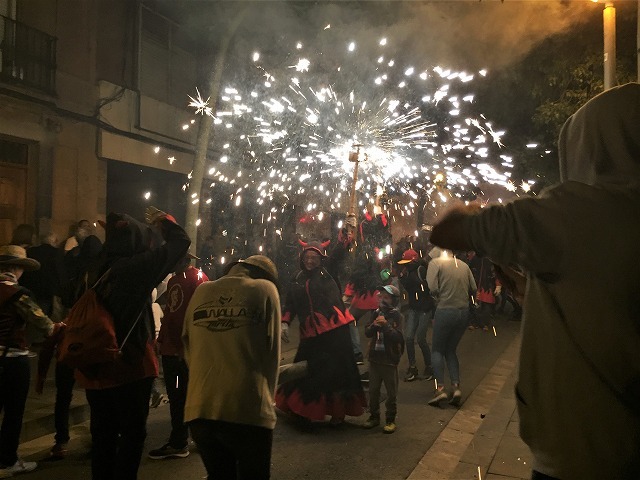 Las Corts地区の火祭り correfoc_b0064411_08154416.jpg