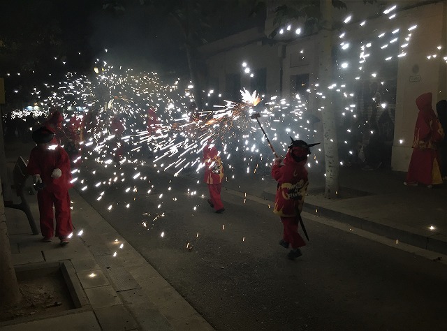 Las Corts地区の火祭り correfoc_b0064411_08165977.jpg