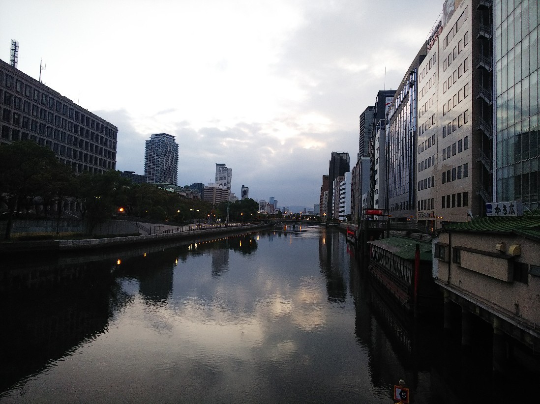 淀屋橋の日の出、朝潮橋の日の入り_a0098418_16493701.jpg