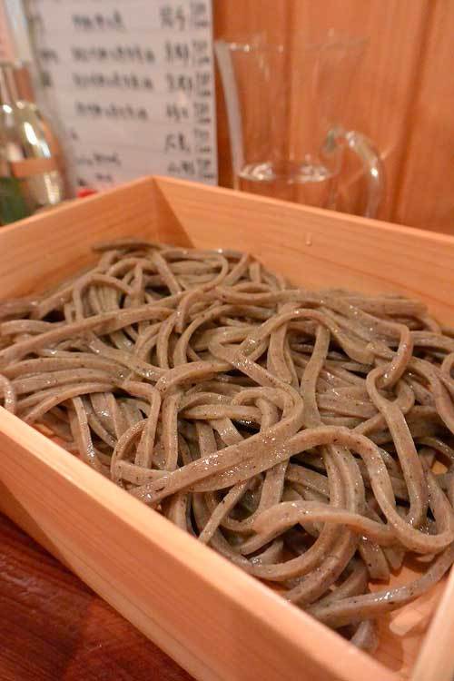 【(東京グルメ)新宿「粗挽き蕎麦 トキ」で「長珍」の燗酒呑み比べ!!】_a0005436_12374788.jpg