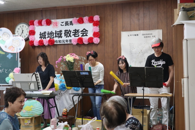 城地区敬老会に音楽をお届けです_e0040673_17463584.jpg