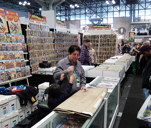 NYCC2019、コミック本ブース内で絵を描く少女に遭遇_b0007805_10300052.jpg