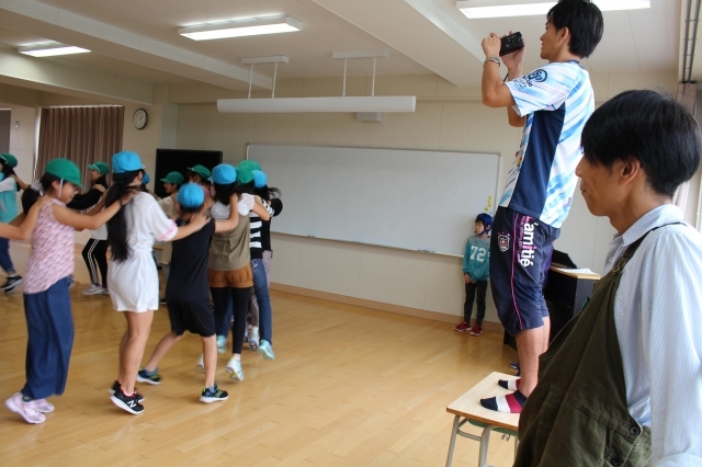 【おとどけアート×森迫暁夫 美しが丘緑小学校】10/3 2日目_a0062127_21474443.jpg