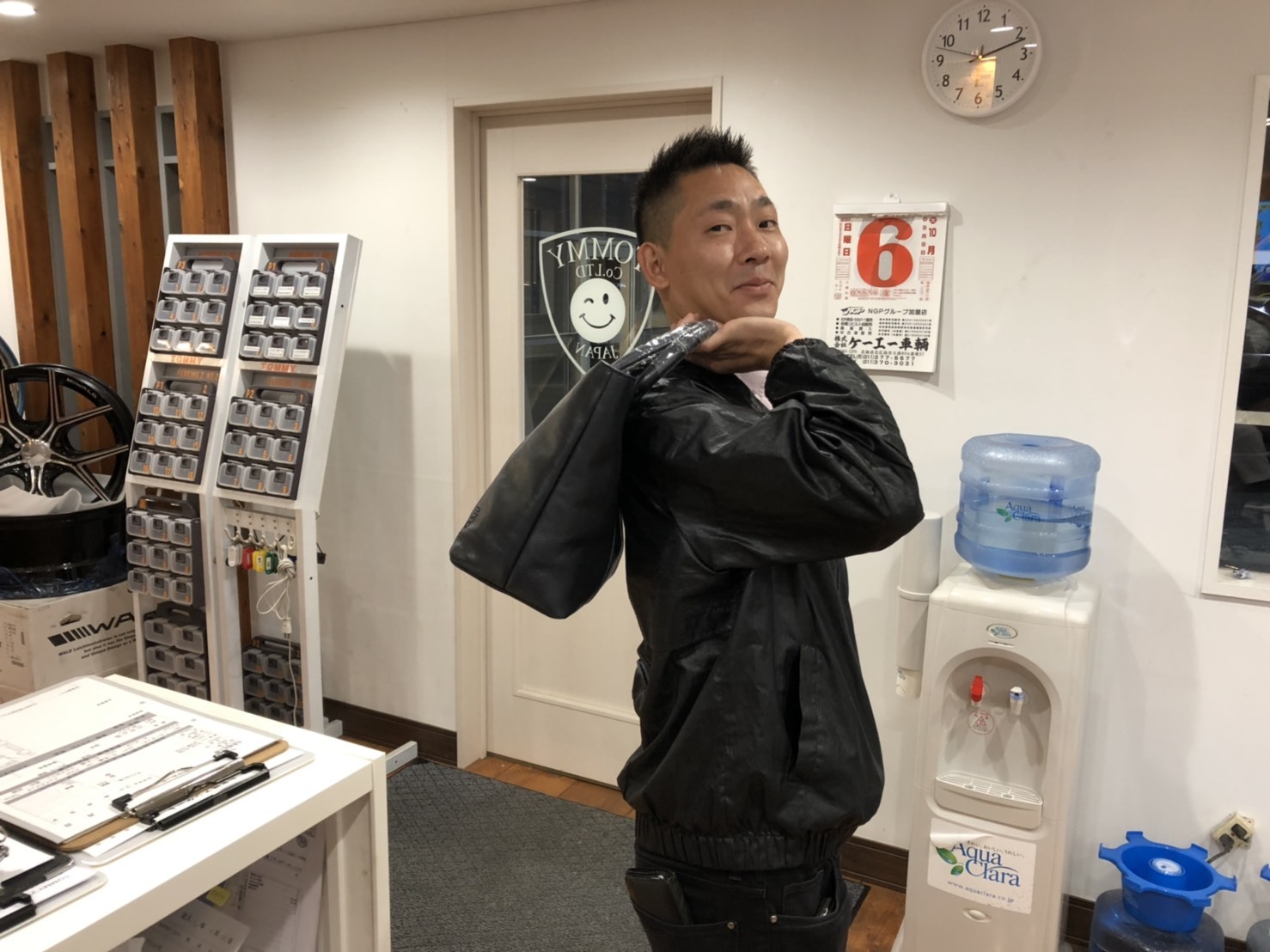 10月8日(火)TOMMYBASEブログ☆新在続々入庫中!レクサス♪フーガ♪クラウン♪自社ローン♪ローンサポート♪_b0127002_15174037.jpg