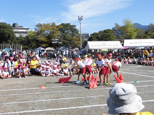 おじちゃん・おばあちゃんも張り切って! 節目の第70回「いまいづみ幼稚園」おやこ運動会_f0141310_08004116.jpg