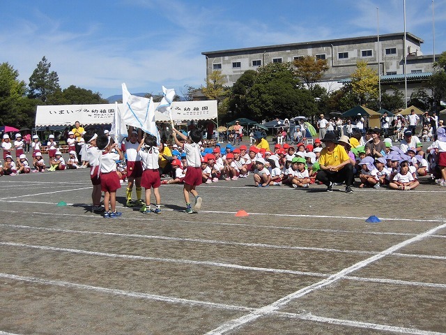 おじちゃん・おばあちゃんも張り切って! 節目の第70回「いまいづみ幼稚園」おやこ運動会_f0141310_08004950.jpg