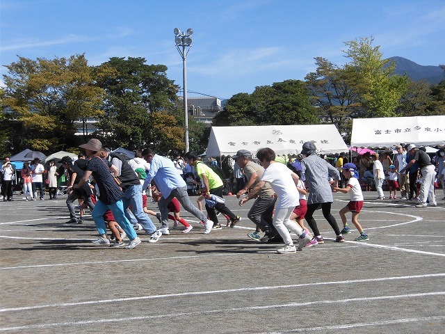おじちゃん・おばあちゃんも張り切って! 節目の第70回「いまいづみ幼稚園」おやこ運動会_f0141310_08011514.jpg