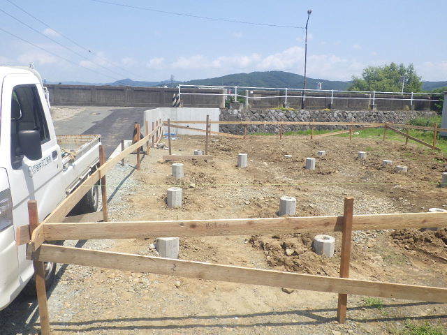 仙北町の家　大工の墨付けと基礎工事開始。_f0105112_04334832.jpg