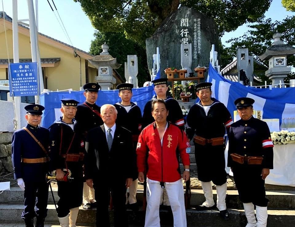 神風特別攻撃隊｢五軍神奉賛会｣の越智さまより、日本代表選手に｢武運長久の日の丸｣を頂きました！_c0186691_11003434.jpg