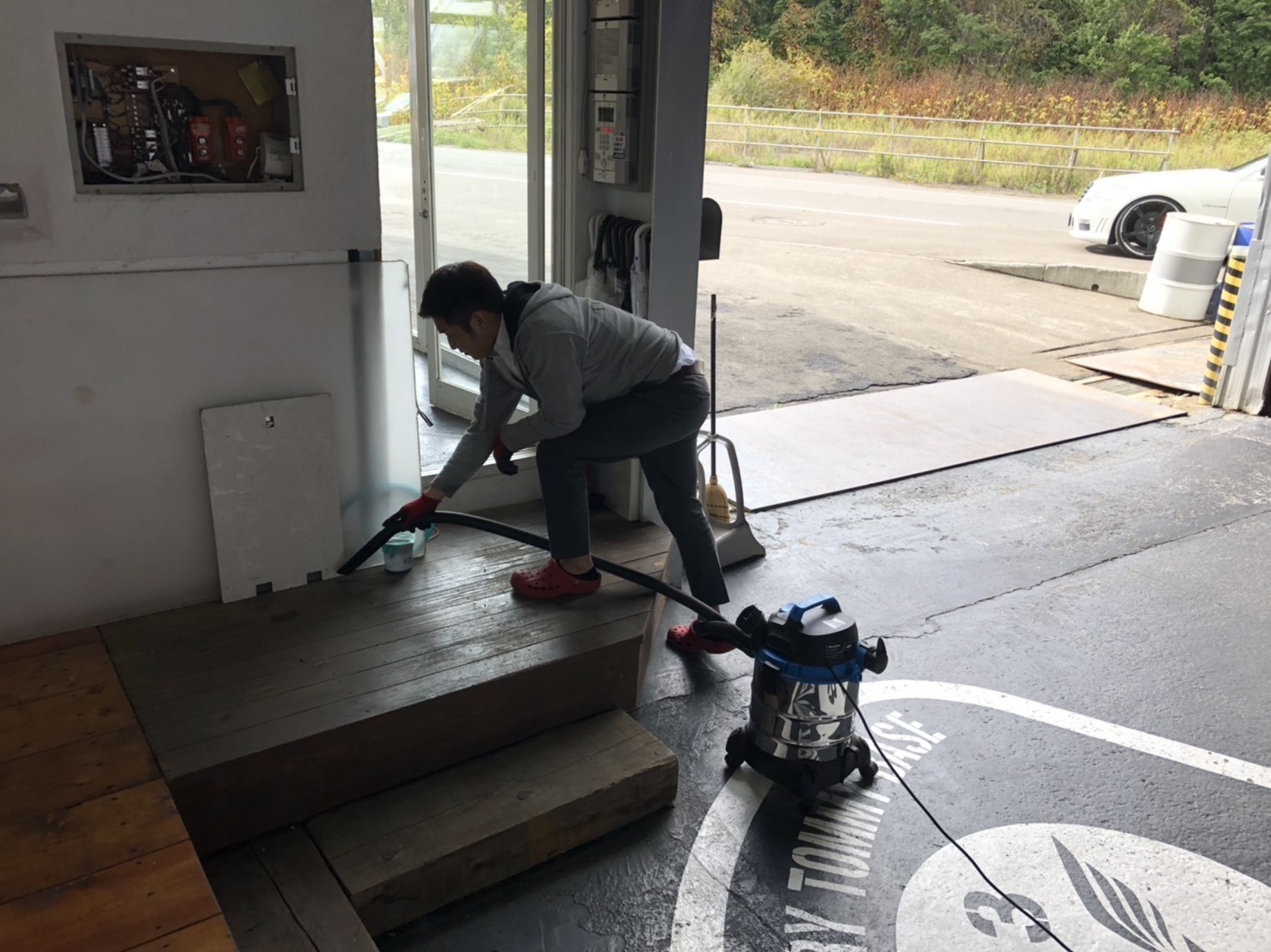 10月9日(水)TOMMYBASEブログ☆在庫車カスタム製作中!フーガ♪レクサス♪レガシィ♪自社ローン♪ローンサポート♪_b0127002_15131420.jpg