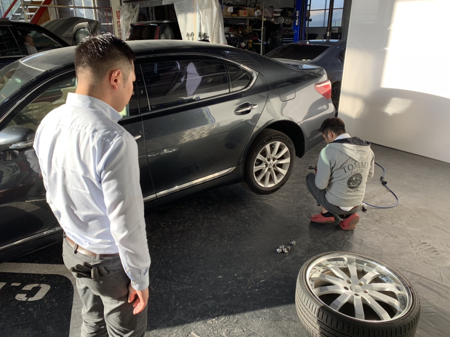 10月9日(水)TOMMYBASEブログ☆在庫車カスタム製作中!フーガ♪レクサス♪レガシィ♪自社ローン♪ローンサポート♪_b0127002_16424426.jpg