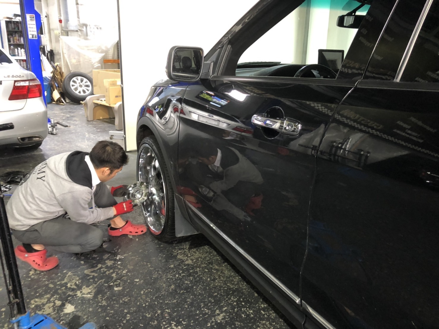 10月9日(水)TOMMYBASEブログ☆在庫車カスタム製作中!フーガ♪レクサス♪レガシィ♪自社ローン♪ローンサポート♪_b0127002_20074628.jpg