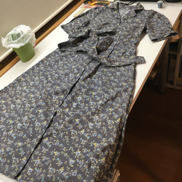 クラシカルワンピースあとはボタン のらりくらりと