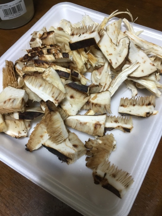 赤いクルマとマツタケの炊き込みご飯_f0076731_18143707.jpg