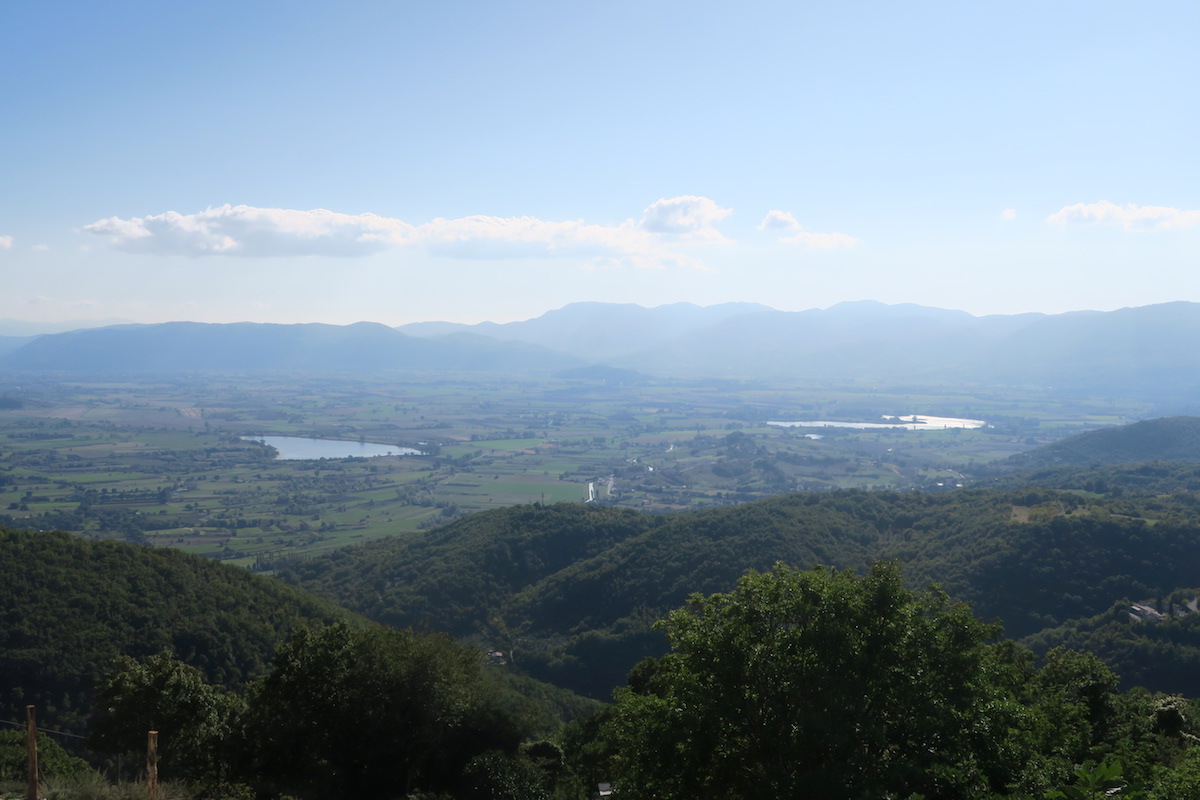 夕空に月うつくしいテルミニッロ山_f0234936_89653.jpg