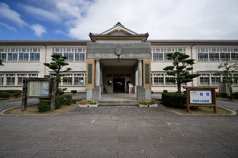 滋賀県ツーリング　甲良町立図書館_f0032011_14392639.jpg