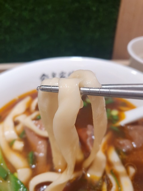 【台湾の牛肉麵】気になっていた2019年の優勝の牛肉麺は如何に？_b0182708_01332646.jpg