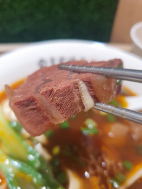 【台湾の牛肉麵】気になっていた2019年の優勝の牛肉麺は如何に？_b0182708_01334074.jpg