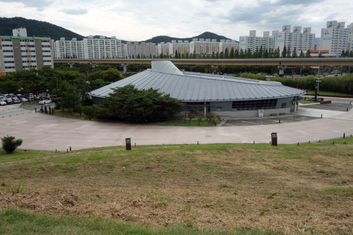 金海(キメ 김해)で伽耶の歴史散策 釜山金海軽電鉄で国立金海博物館、首露王陵、大成洞古墳博物館など見学 金海空港だけでない金海市(2)_f0117059_16395757.jpg