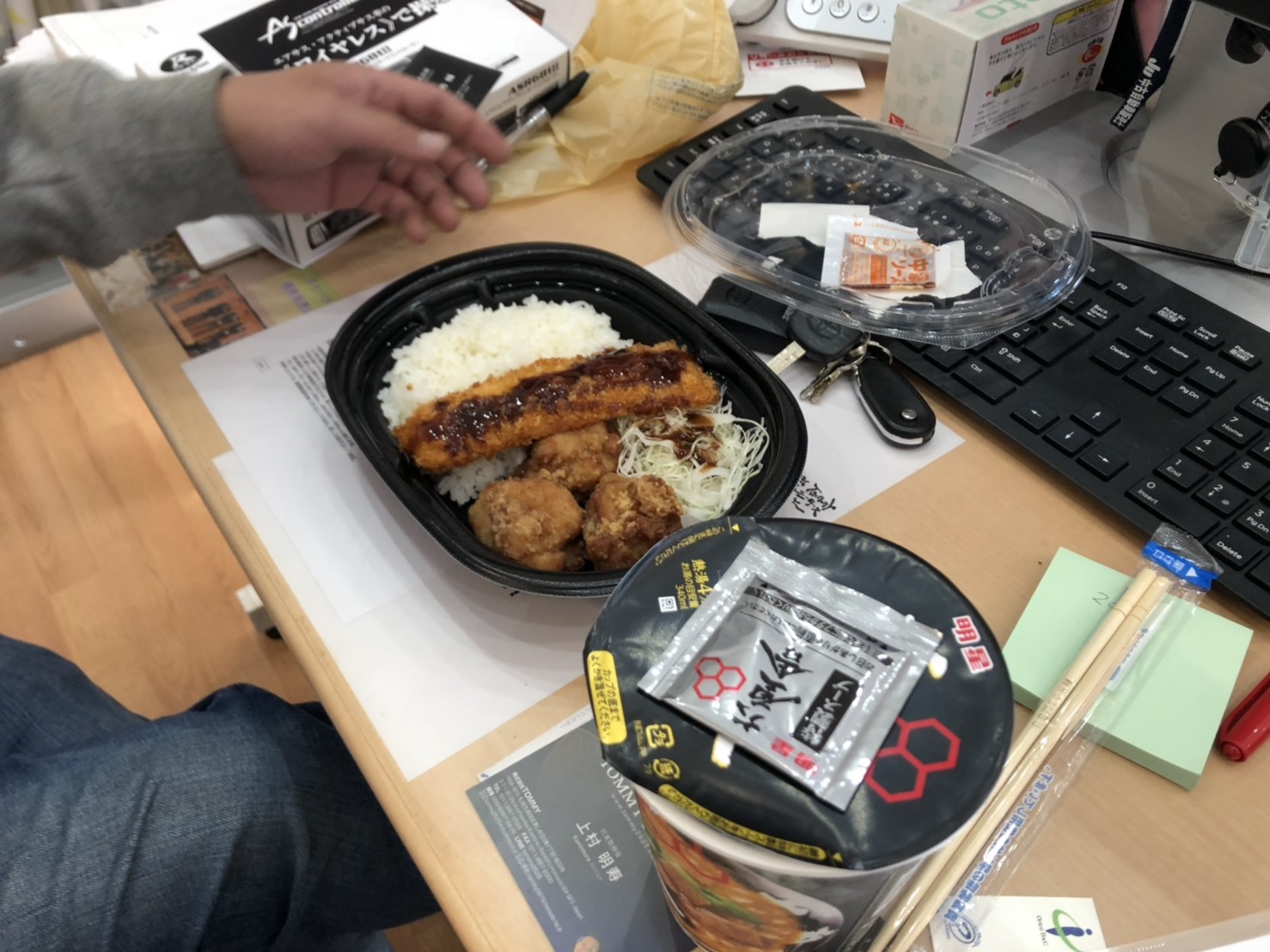 10月15日 新在続々!新車 エスカレード ハイエース アルファード_b0127002_19374422.jpg