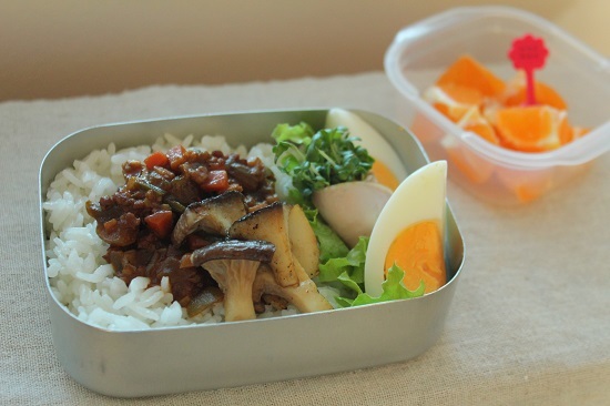 ふふ4歳のキーマカレー弁当 と ゴミ捨ては誰の仕事?_c0327192_14373518.jpg