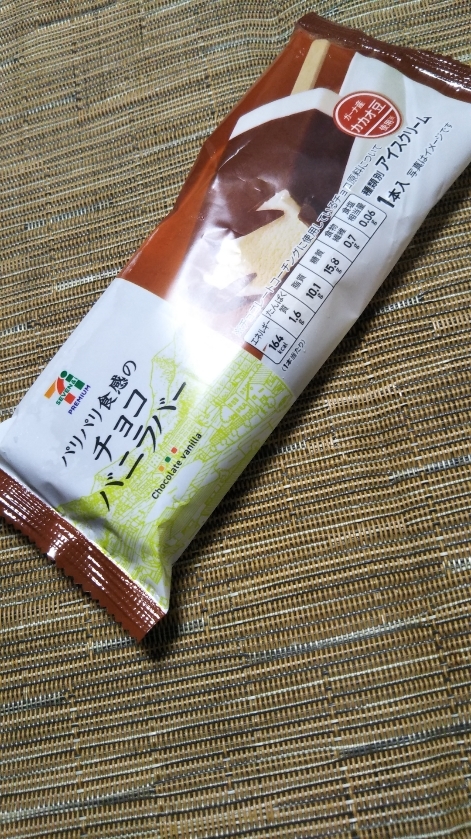 セブンプレミアム パリパリ食感のチョコバニラバー_f0076001_23563443.jpg