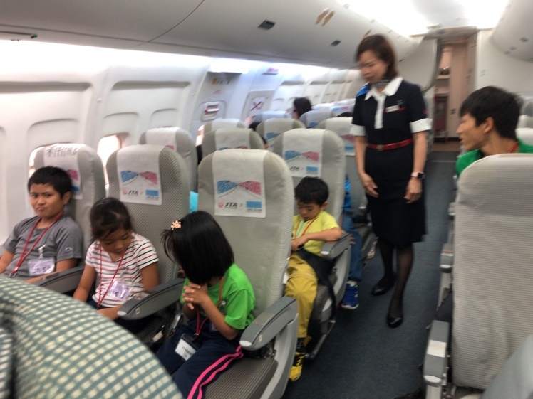 飛行機キャンプ〔1日目〕那覇空港のウラ側へ!JTA施設を見学。こんなに近くで飛行機を見ることができました!_d0363878_20201680.jpg