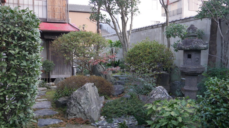 市街地の外縁部に佇む旅館-徳島・大正楼_a0385880_22275464.jpg