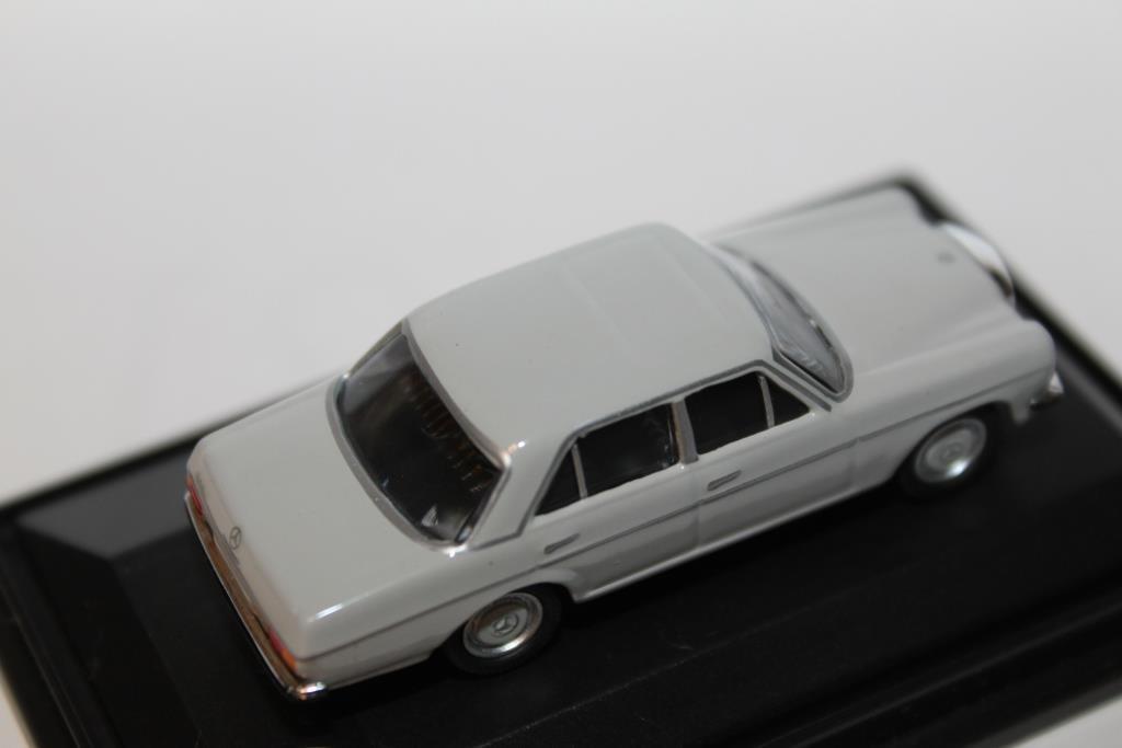 1/87 Schuco Mercedes-Benz 200/8 Limousine #3_b0285587_05484326.jpg