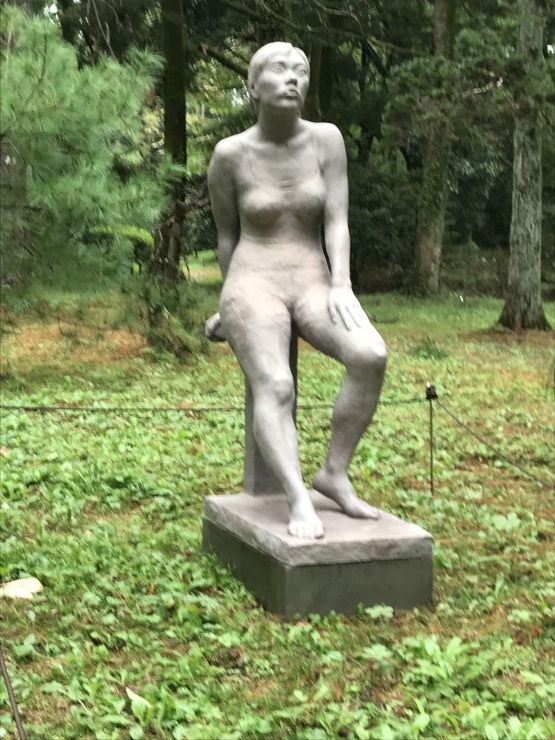 裸婦像における男性彫刻家と女性彫刻家の違い 石のコトバ