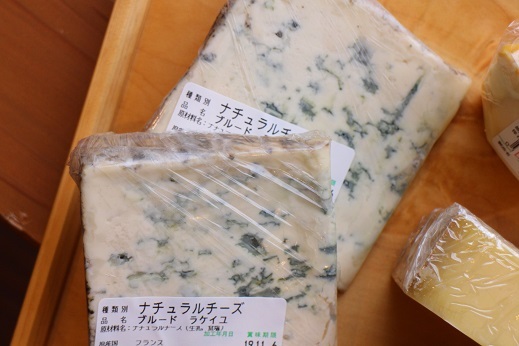 チーズ入荷しました_b0016474_16115882.jpg