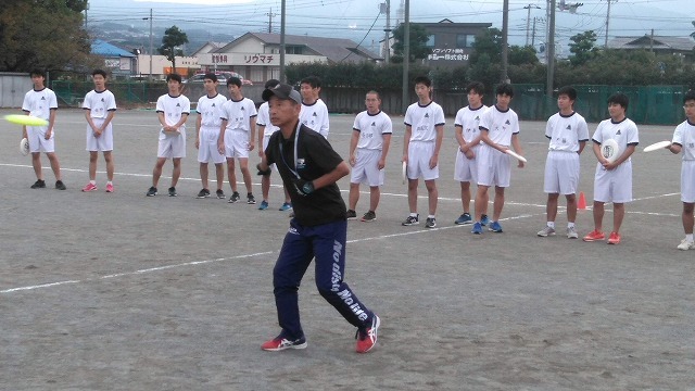 地元・富士市からアルティメットの普及・拡大を! 富士高校へのディスクの寄贈と元全日本プレーヤーによる実技指導_f0141310_06592040.jpg