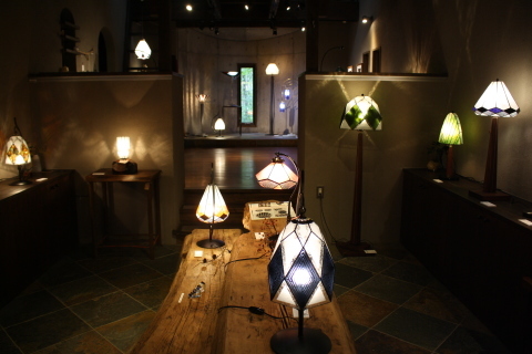 大須賀昭彦 和子 ステンドグラスの灯り展 10月27日(日)まで開催_a0260022_16085412.jpg