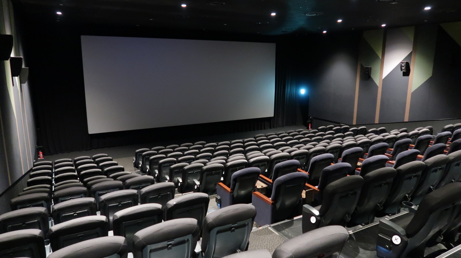 ミドルゾーンのスクリーンたち そこのシネマズ