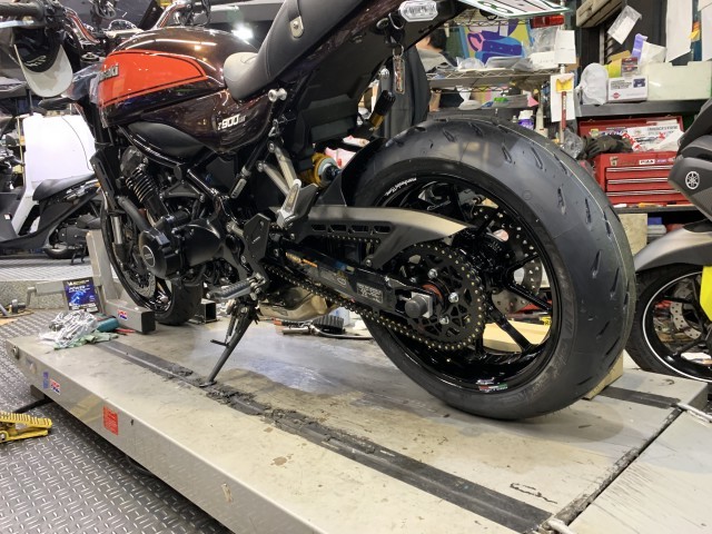 街中で見かけることも多くなった『Z900RS』そろそろ自分好みにカスタムはいかがですか??SCS上野新館_d0099181_16520506.jpg