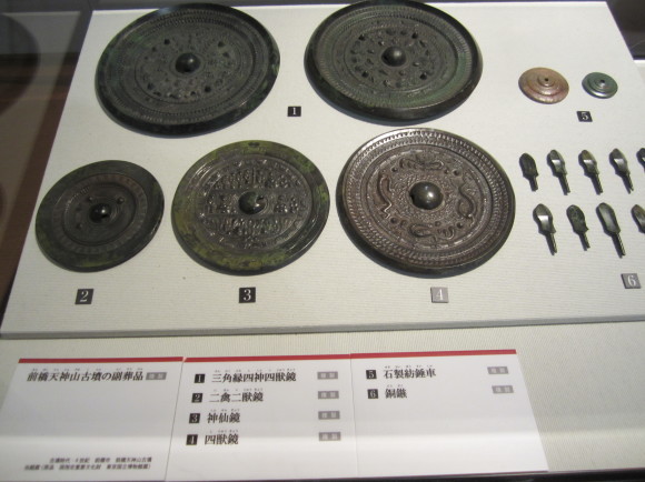 三国志展に選ばれた鏡・三段式神仙鏡とは何だ?_a0237545_21434498.jpg