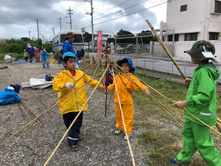 ひみつ基地キャンプ〔１日目〕各チーム自慢のひみつ基地が完成しました！夕食も基地の中でいただきます！_d0363878_15571615.jpg