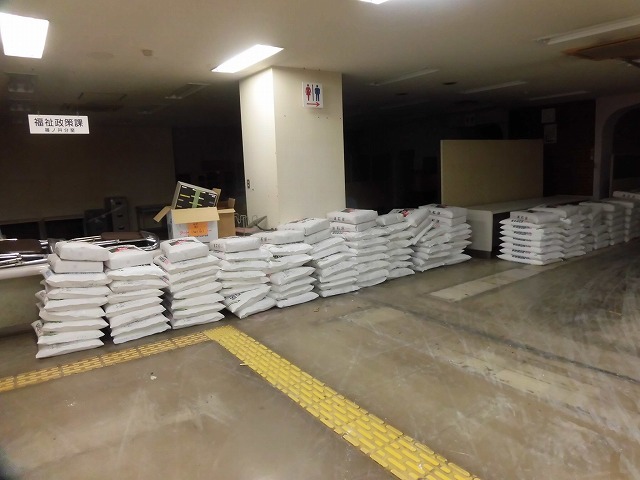NPOふじ環境倶楽部で台風19号で被災した長野市に支援物資を運搬・納入_f0141310_09014398.jpg