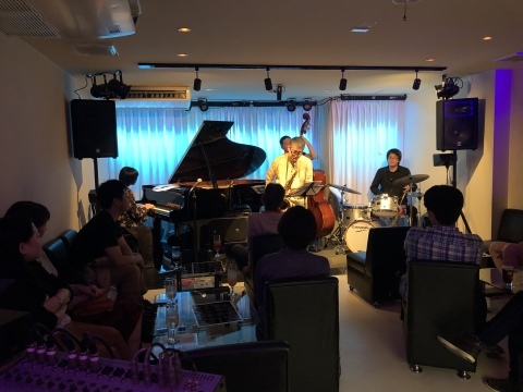 広島　ジャズライブカミン  Jazzlive Comin 本日22日火曜日の催し_b0115606_11293375.jpeg