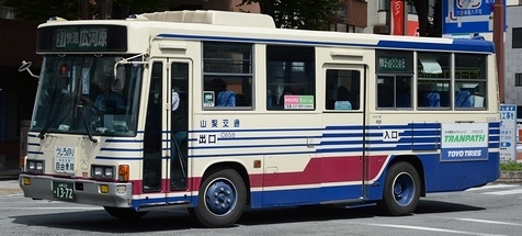 山梨交通のLR_e0030537_23521217.jpg