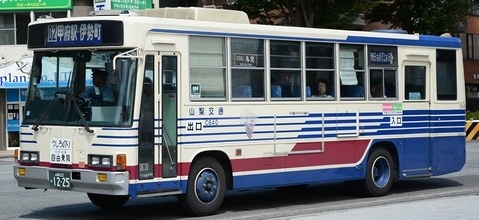 山梨交通のLR_e0030537_23521234.jpg