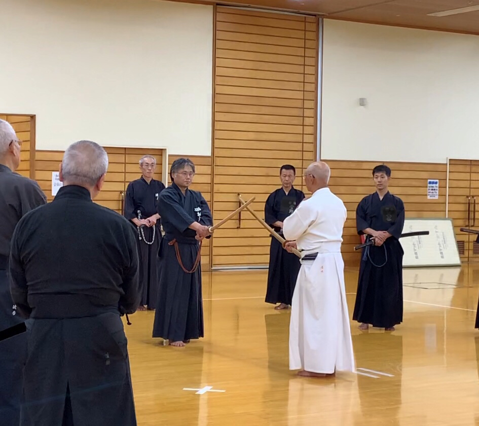 刀を用いて稽古をするということは 青木本部長講話より 千葉県剣道連盟居合道部 Iaidou 八千代支部 刀を用いて稽古をするということは 青木本部長講話より 千葉県剣道連盟居合道部 Iaidou 八千代支部